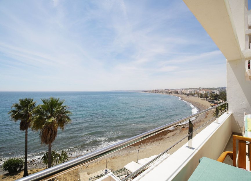 Resale - Apartment - Middle Floor Apartment - Estepona - Estepona Centro