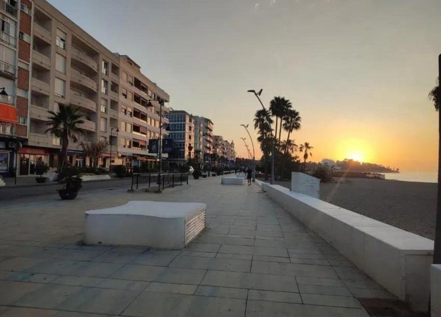 Resale - Apartment - Middle Floor Apartment - Estepona - Estepona Centro