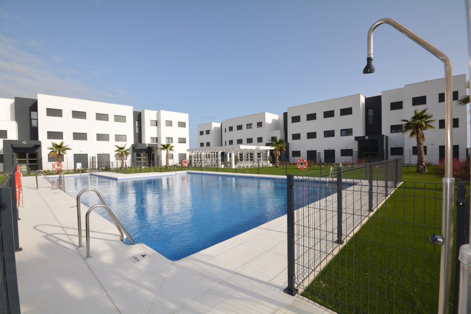 Resale - Apartment - Middle Floor Apartment - Estepona - Estepona Centro