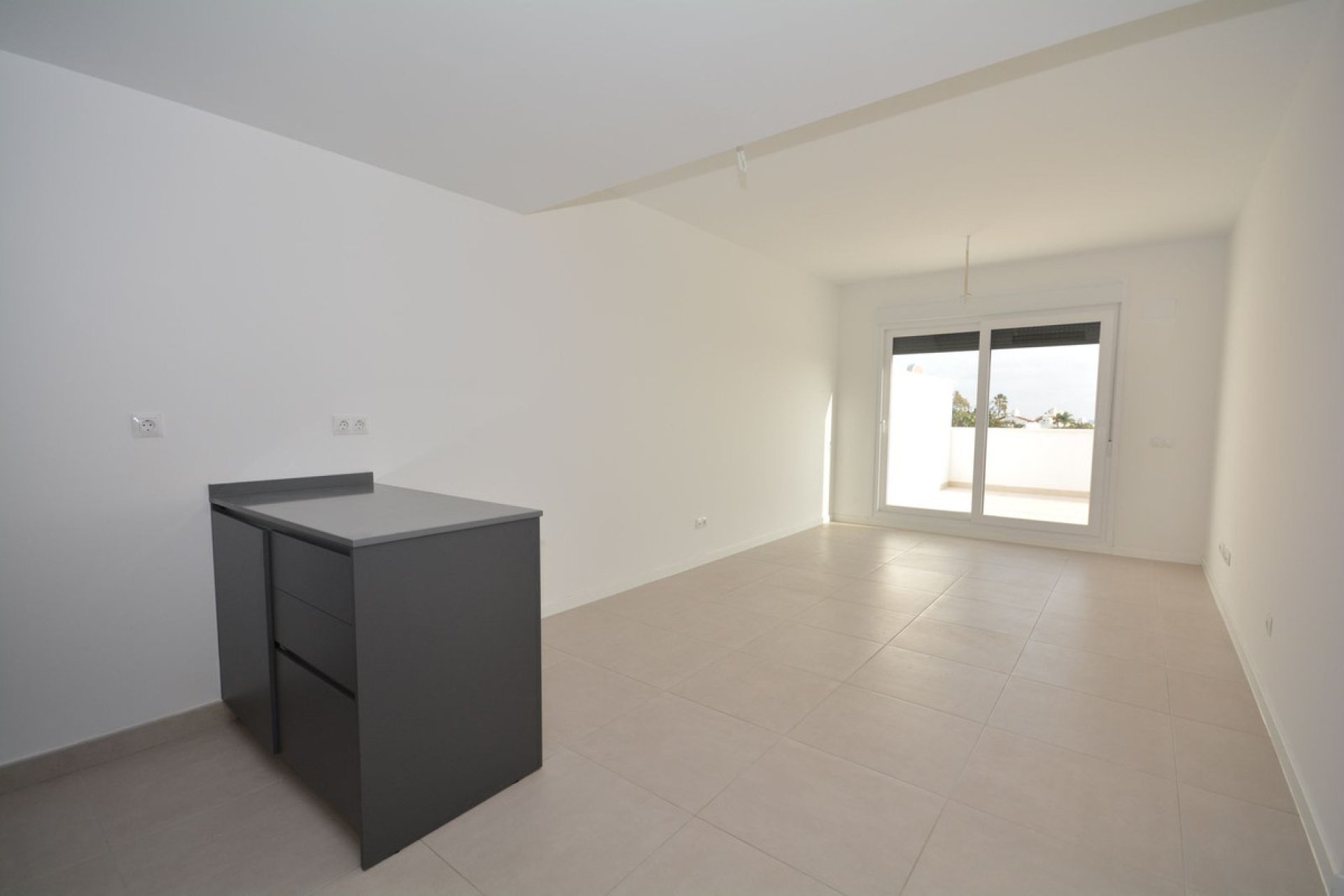 Resale - Apartment - Middle Floor Apartment - Estepona - Estepona Centro