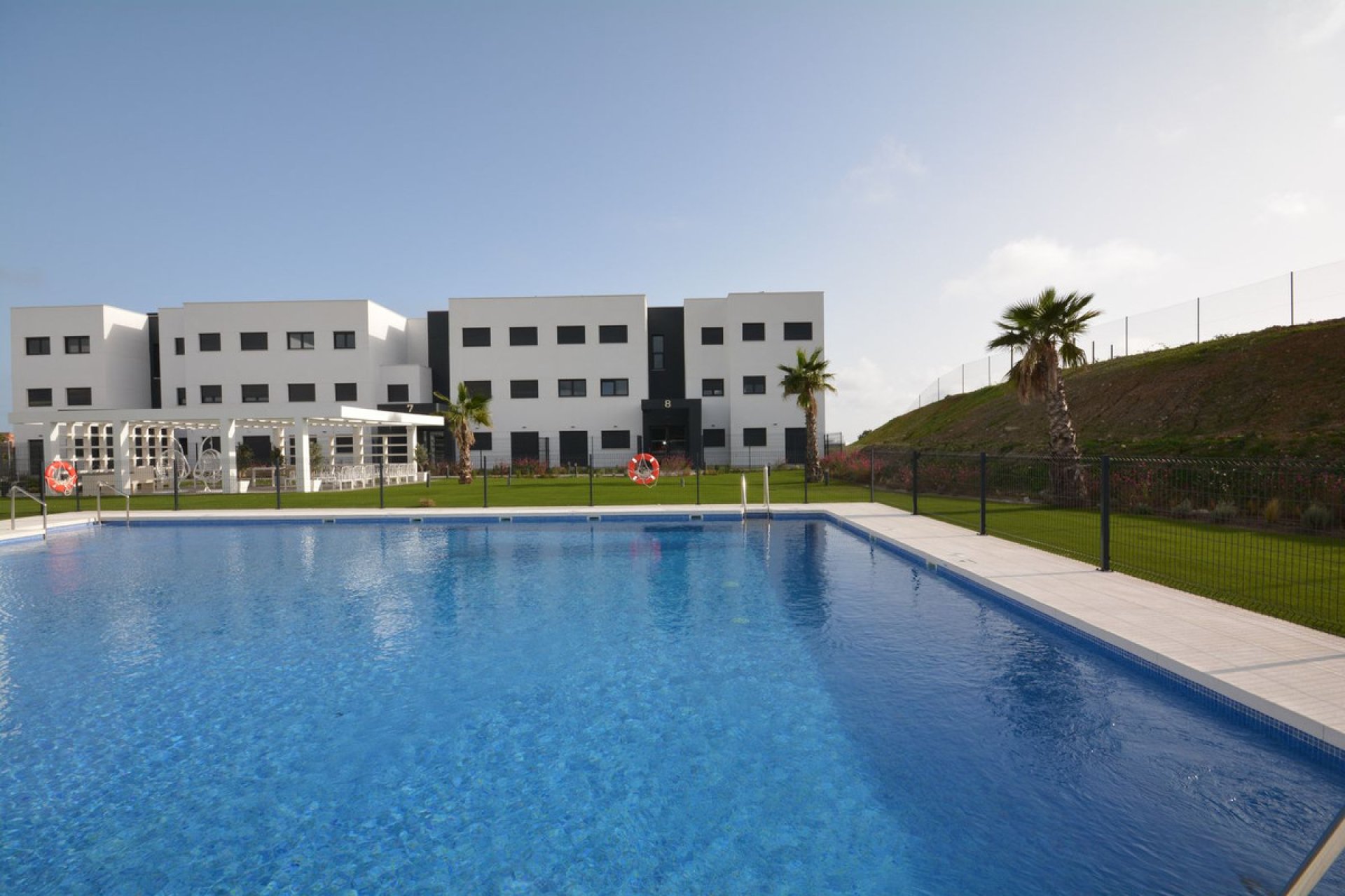 Resale - Apartment - Middle Floor Apartment - Estepona - Estepona Centro