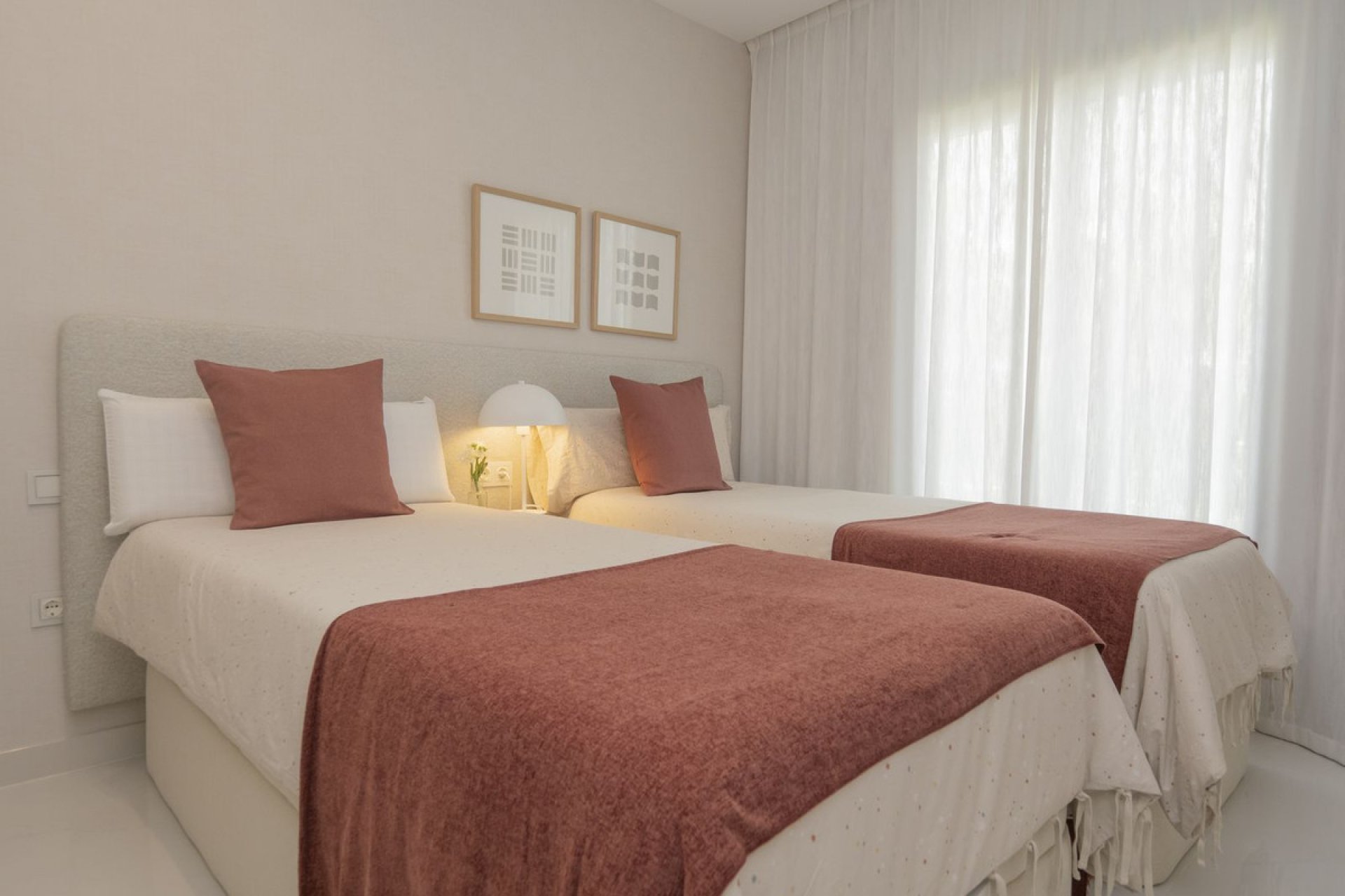 Resale - Apartment - Middle Floor Apartment - Estepona - Estepona Centro