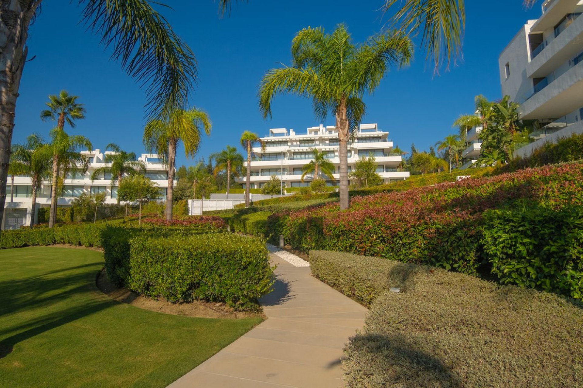 Resale - Apartment - Middle Floor Apartment - Estepona - Estepona Centro