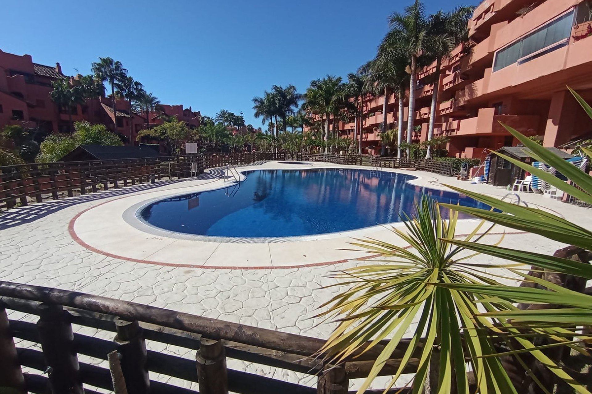 Resale - Apartment - Middle Floor Apartment - Estepona - Estepona Centro