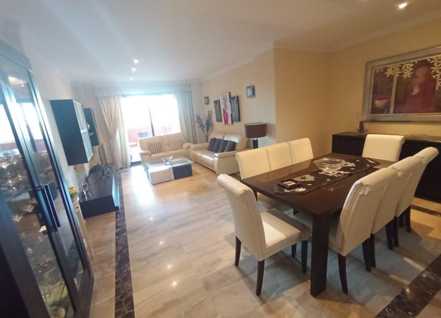 Resale - Apartment - Middle Floor Apartment - Estepona - Estepona Centro