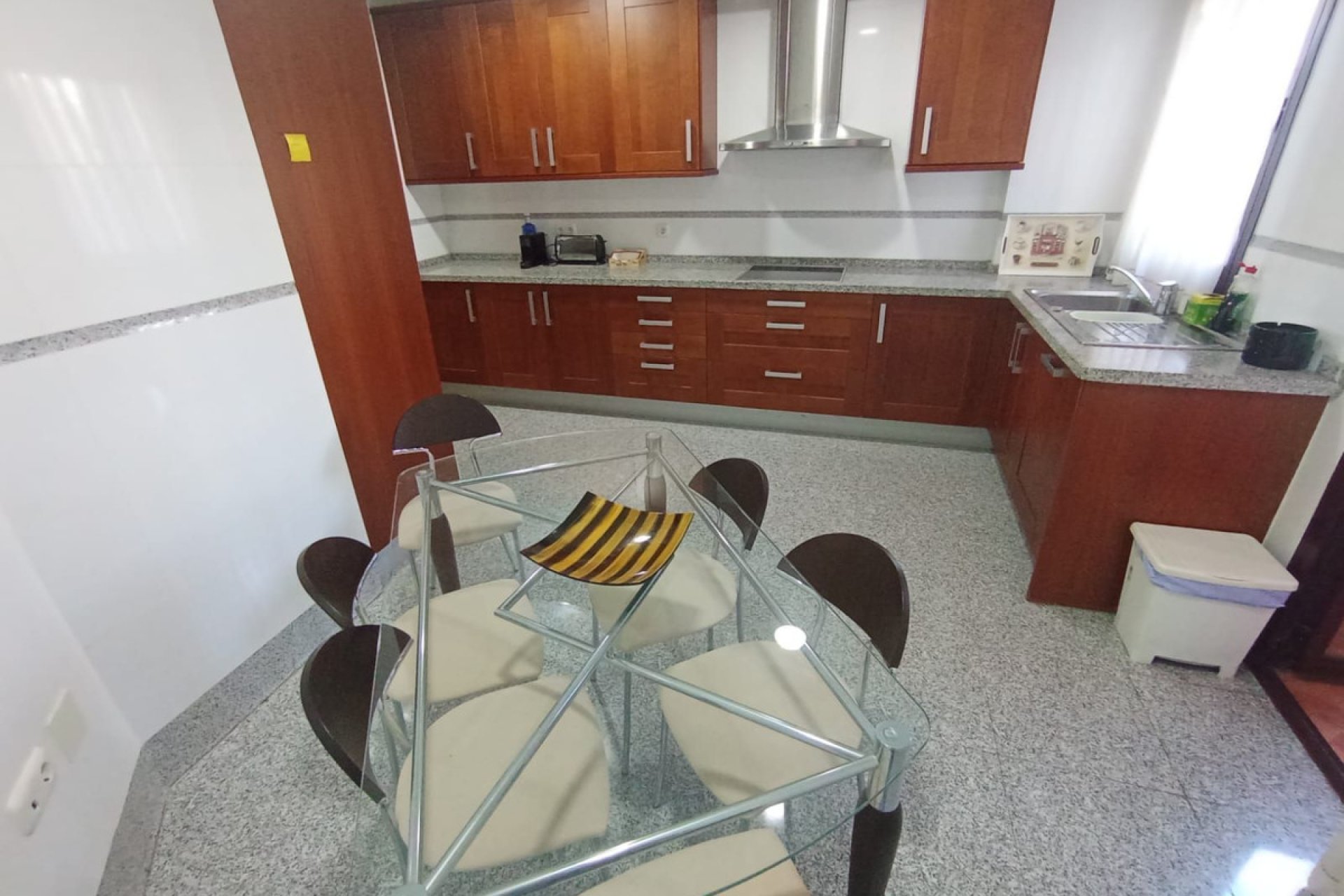 Resale - Apartment - Middle Floor Apartment - Estepona - Estepona Centro