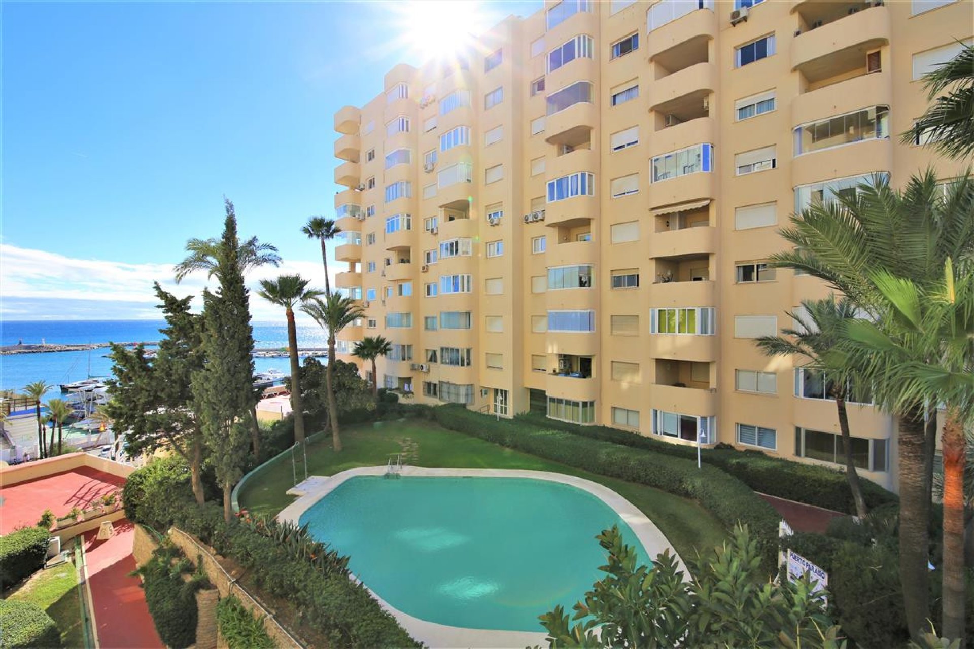 Resale - Apartment - Middle Floor Apartment - Estepona - Estepona Centro