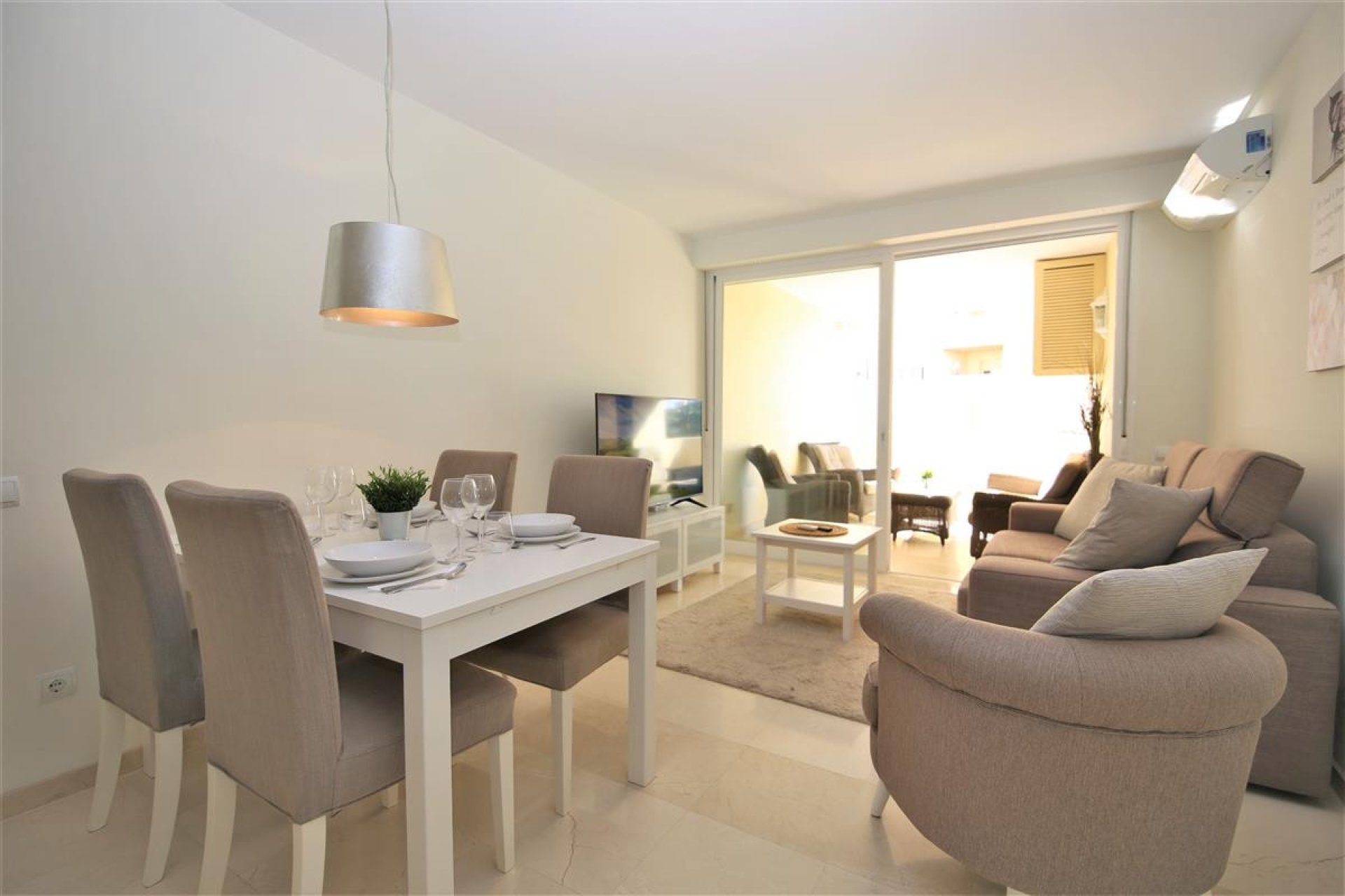 Resale - Apartment - Middle Floor Apartment - Estepona - Estepona Centro