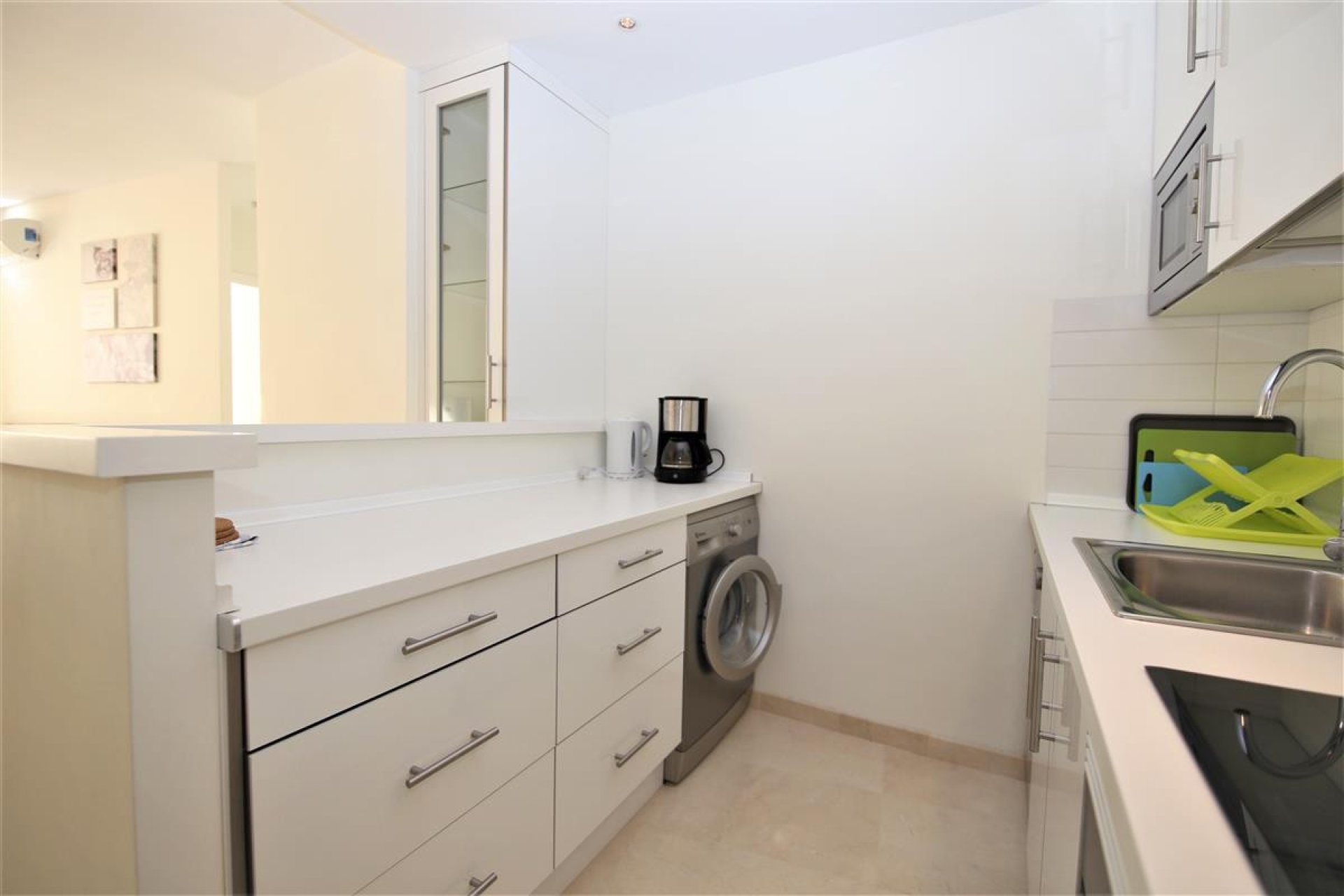 Resale - Apartment - Middle Floor Apartment - Estepona - Estepona Centro