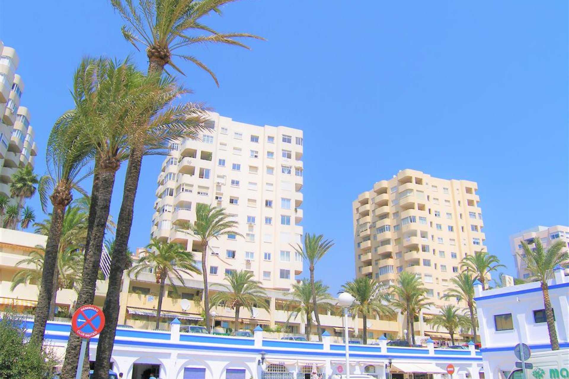 Resale - Apartment - Middle Floor Apartment - Estepona - Estepona Centro