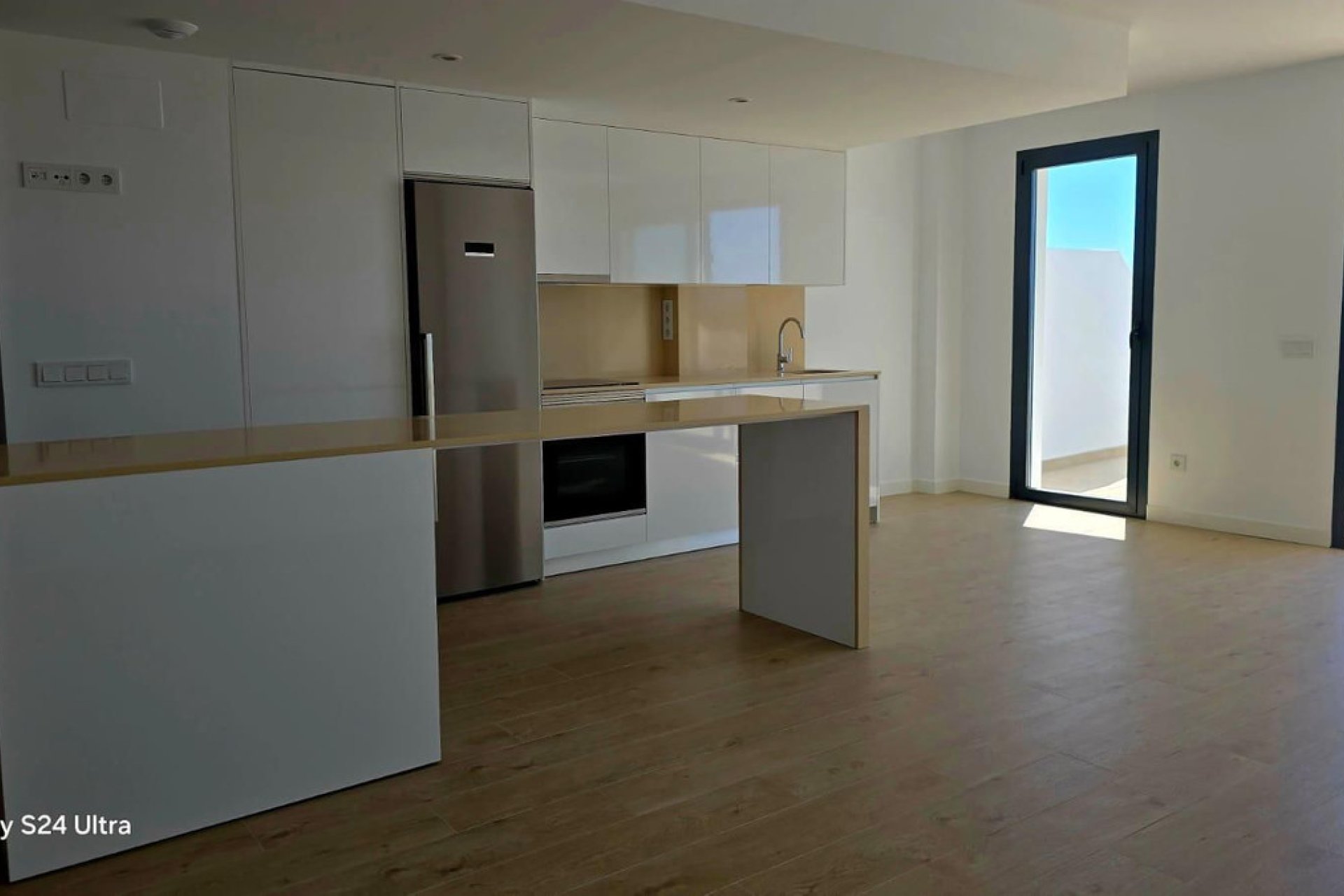 Resale - Apartment - Middle Floor Apartment - Estepona - Estepona Centro