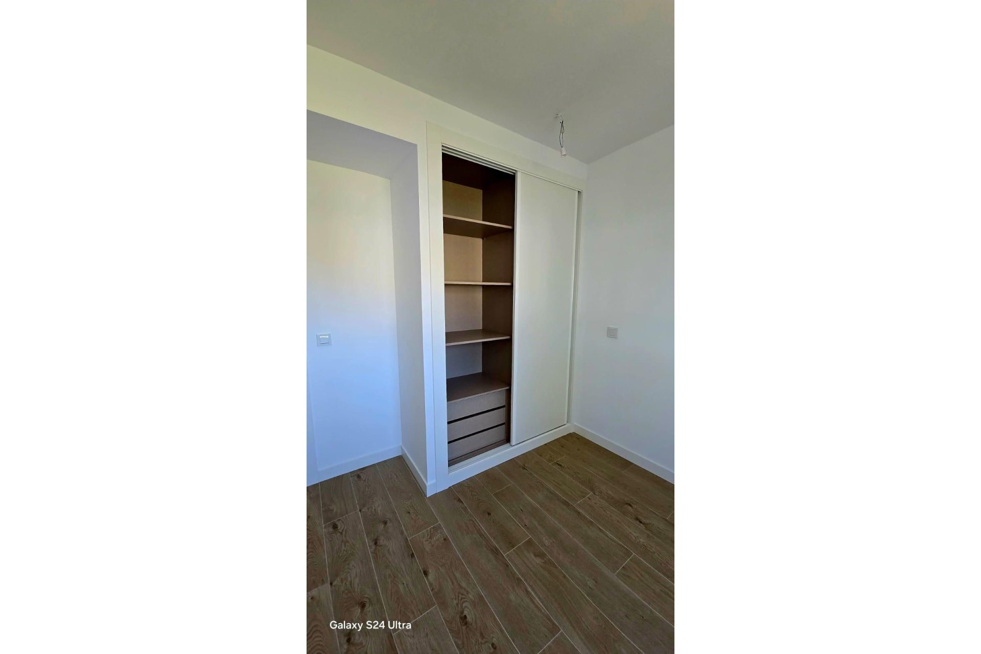 Resale - Apartment - Middle Floor Apartment - Estepona - Estepona Centro