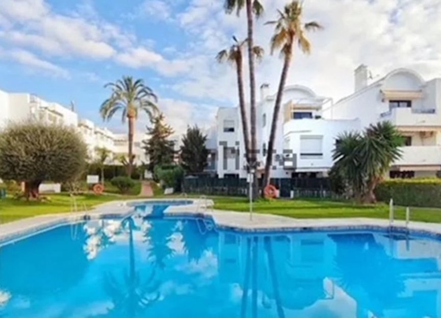 Resale - Apartment - Middle Floor Apartment - Estepona - Estepona Centro