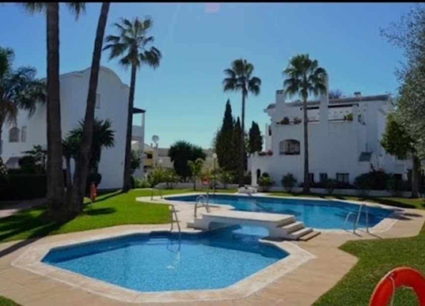 Resale - Apartment - Middle Floor Apartment - Estepona - Estepona Centro