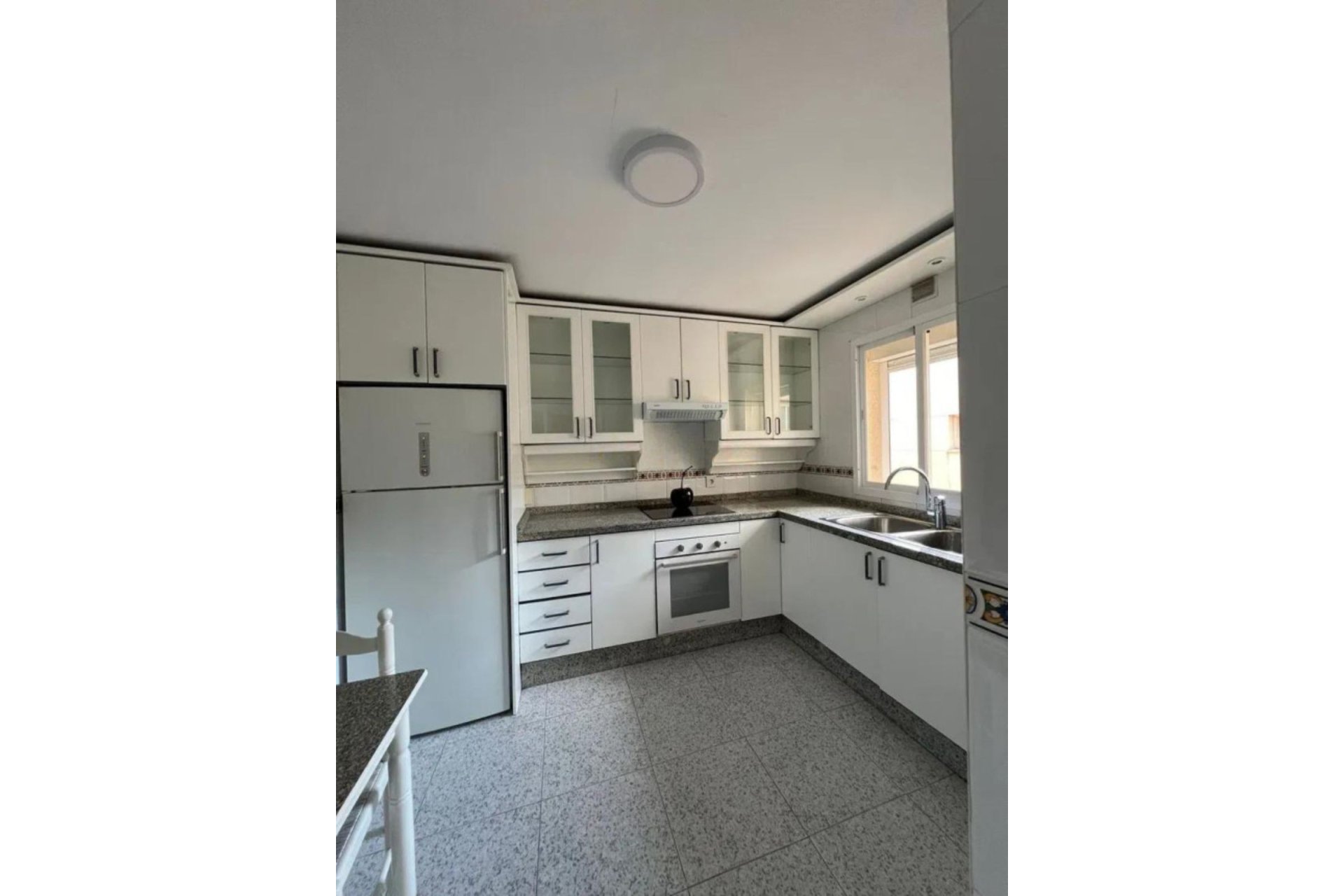 Resale - Apartment - Middle Floor Apartment - Estepona - Estepona Centro