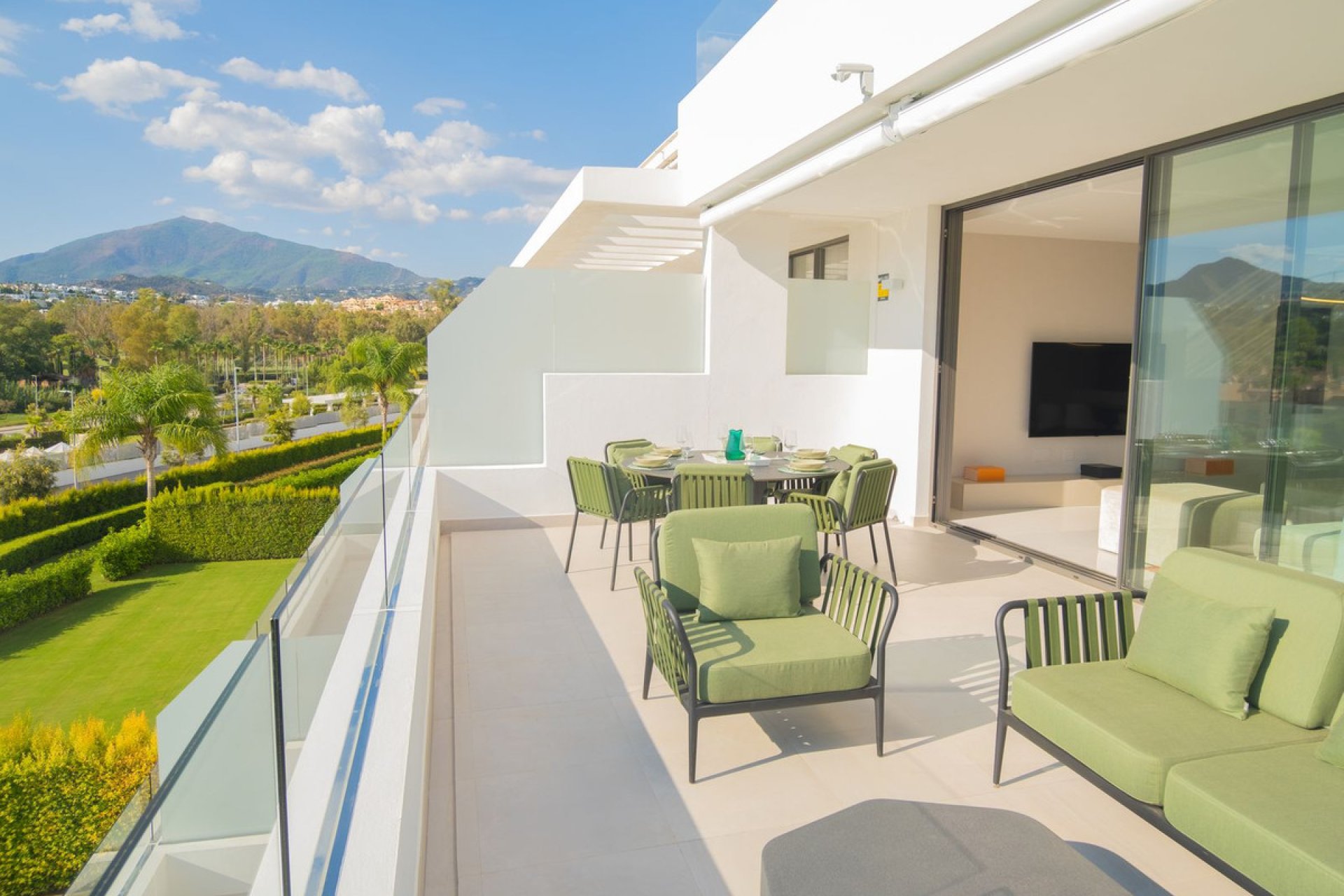 Resale - Apartment - Middle Floor Apartment - Estepona - Estepona Centro