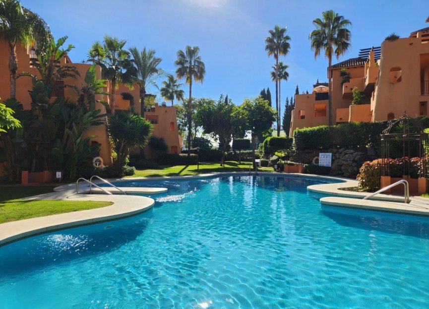 Resale - Apartment - Middle Floor Apartment - Estepona - Estepona Centro