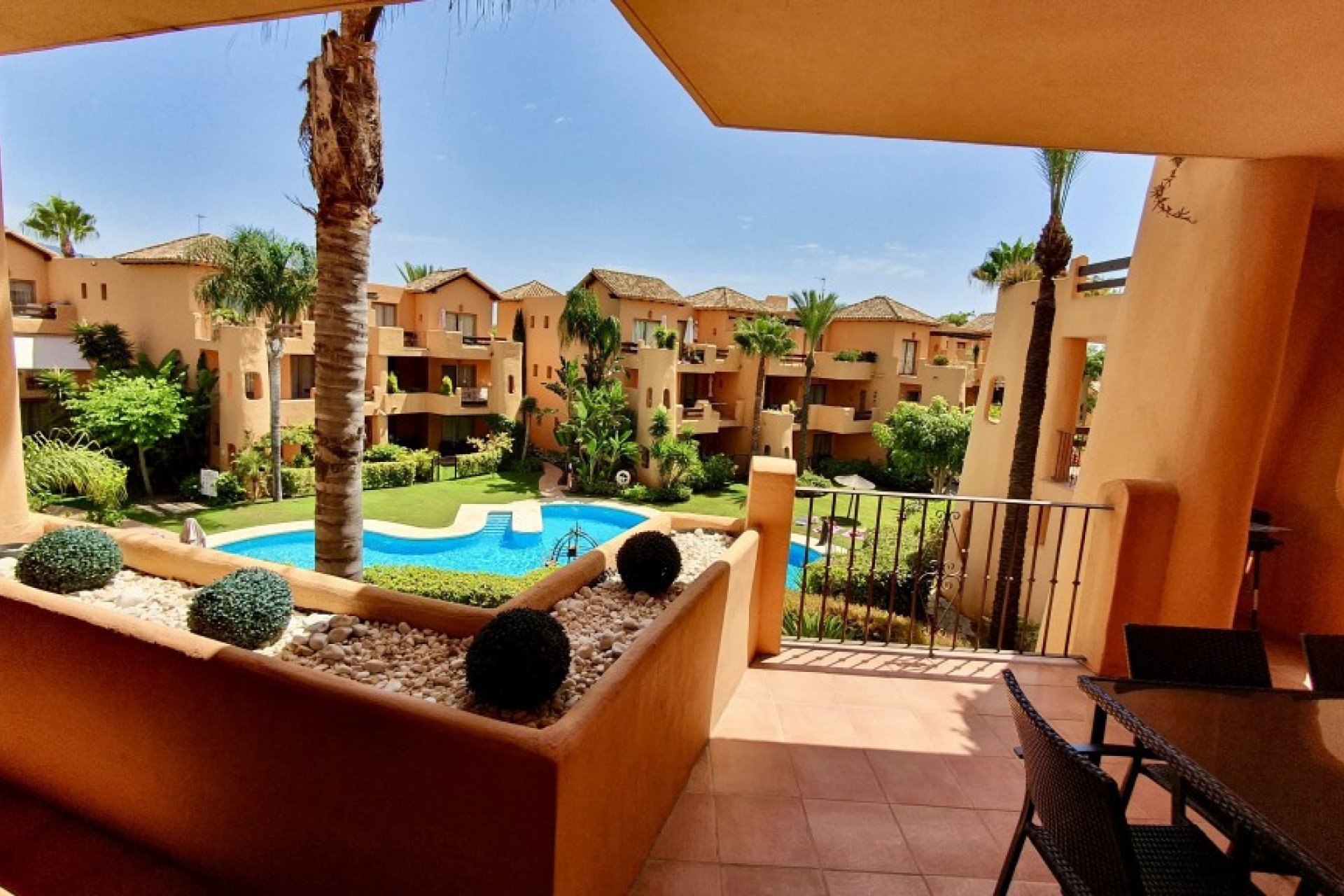 Resale - Apartment - Middle Floor Apartment - Estepona - Estepona Centro