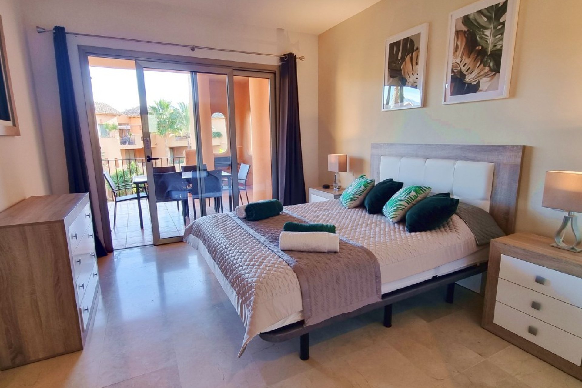 Resale - Apartment - Middle Floor Apartment - Estepona - Estepona Centro