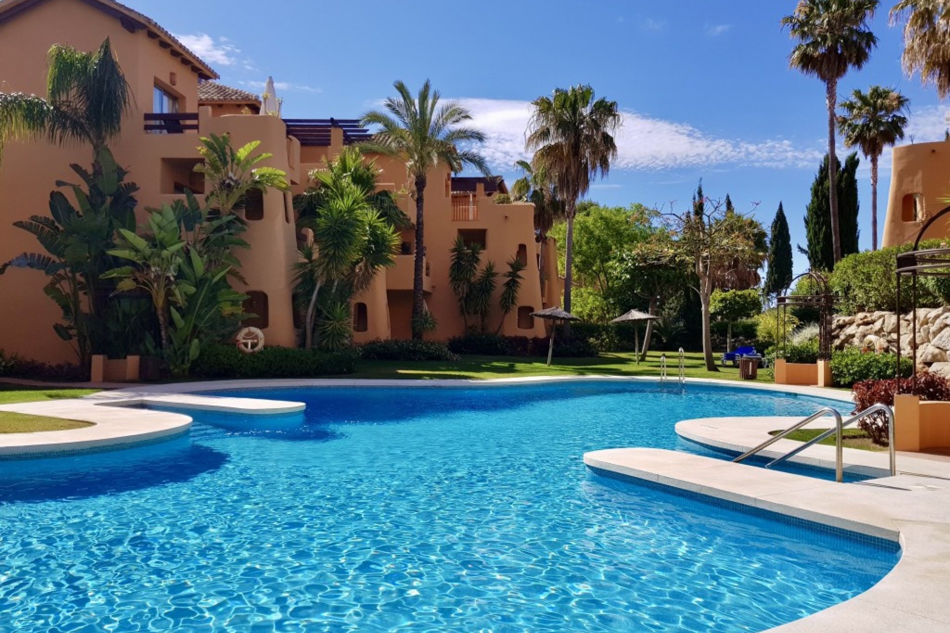 Resale - Apartment - Middle Floor Apartment - Estepona - Estepona Centro