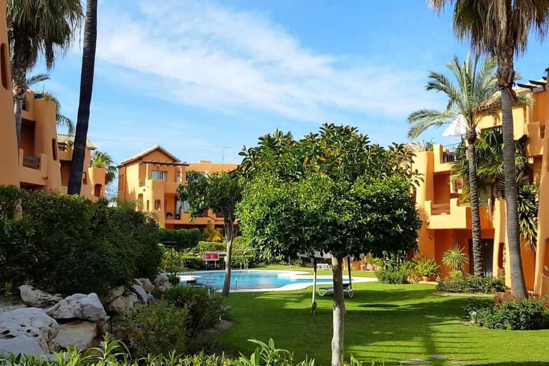 Resale - Apartment - Middle Floor Apartment - Estepona - Estepona Centro