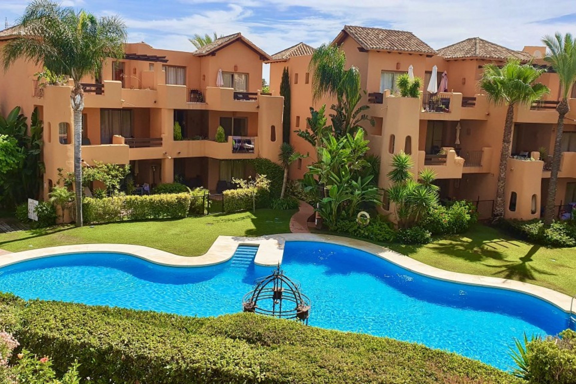 Resale - Apartment - Middle Floor Apartment - Estepona - Estepona Centro