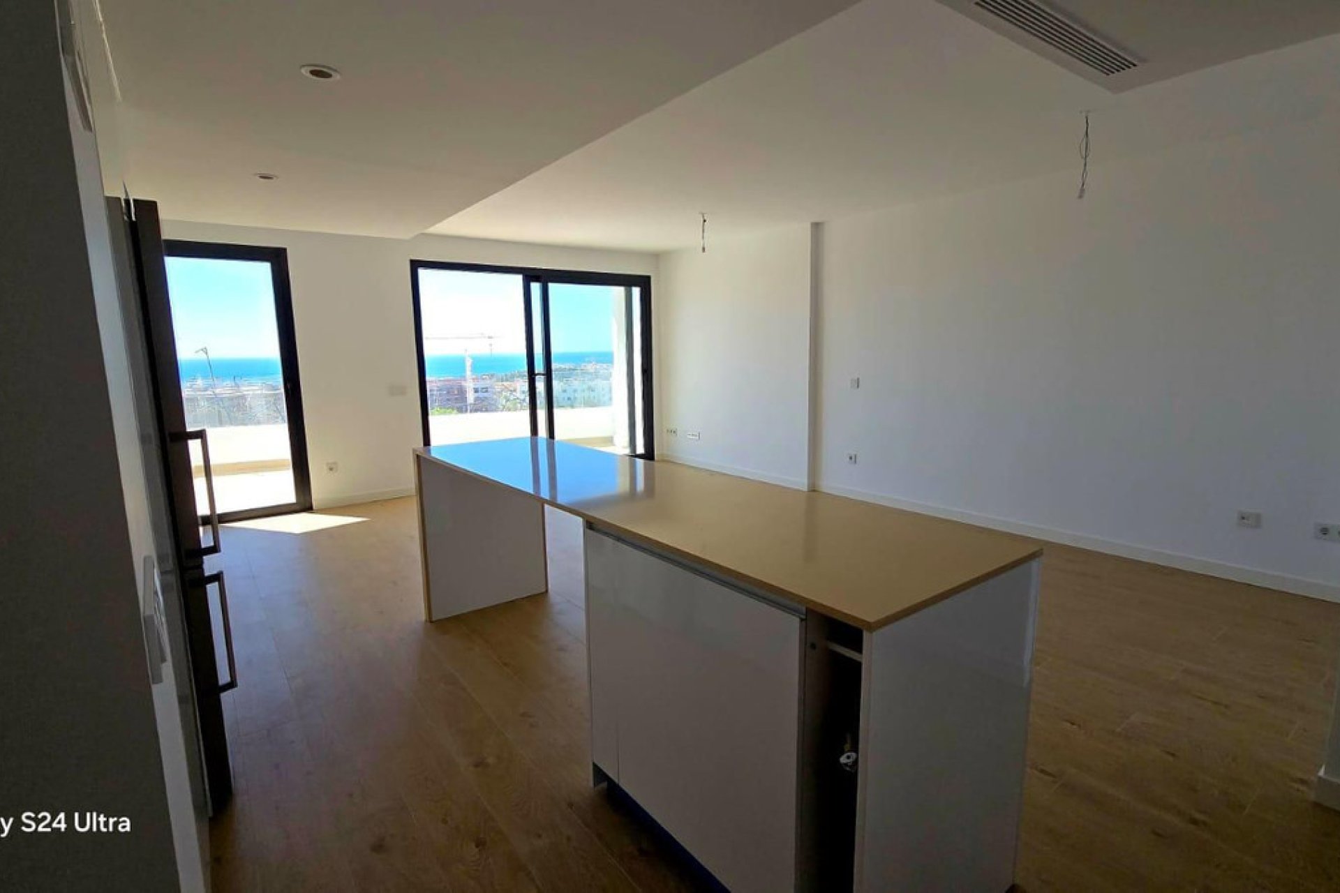 Resale - Apartment - Middle Floor Apartment - Estepona - Estepona Centro