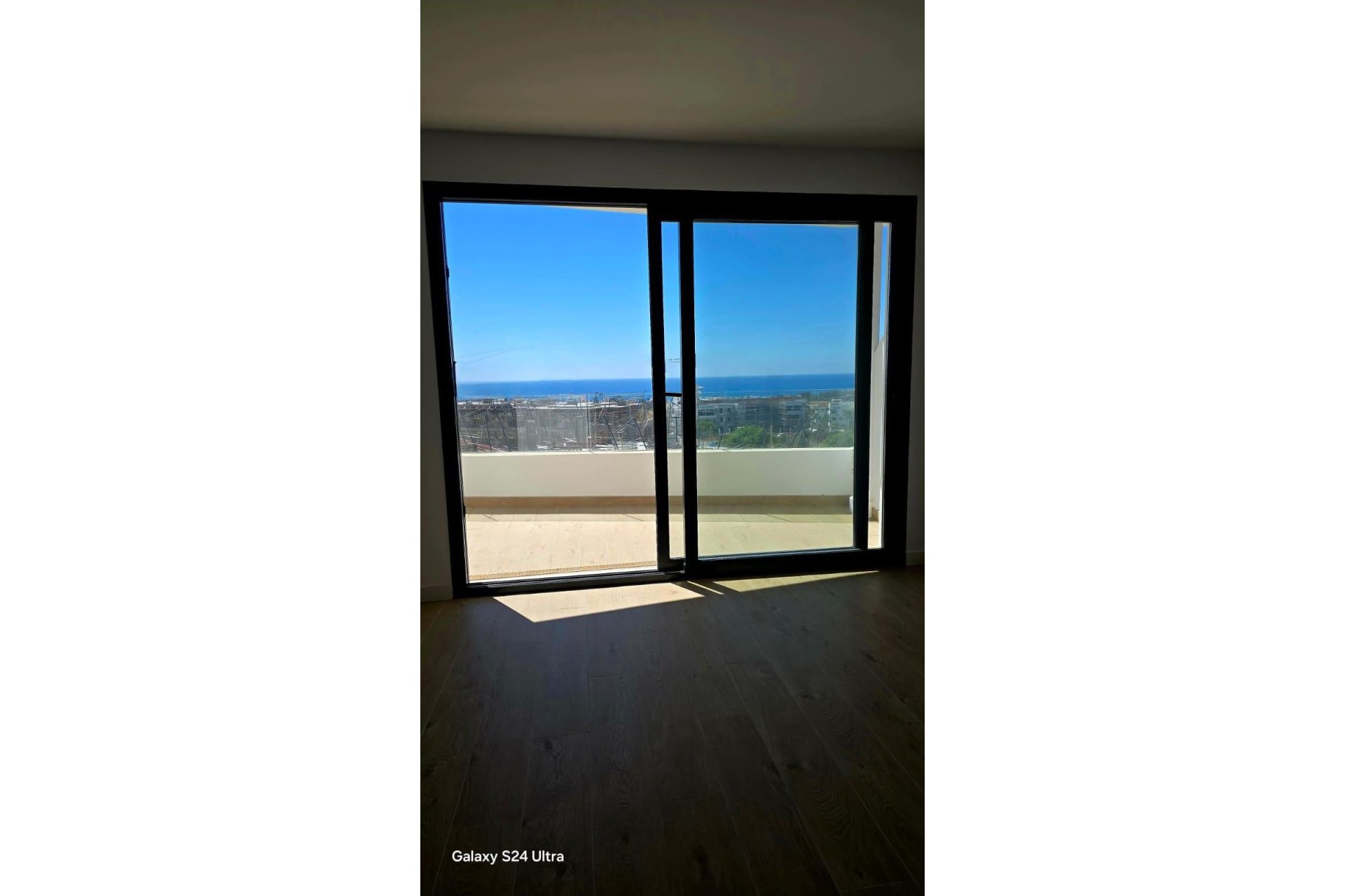 Resale - Apartment - Middle Floor Apartment - Estepona - Estepona Centro