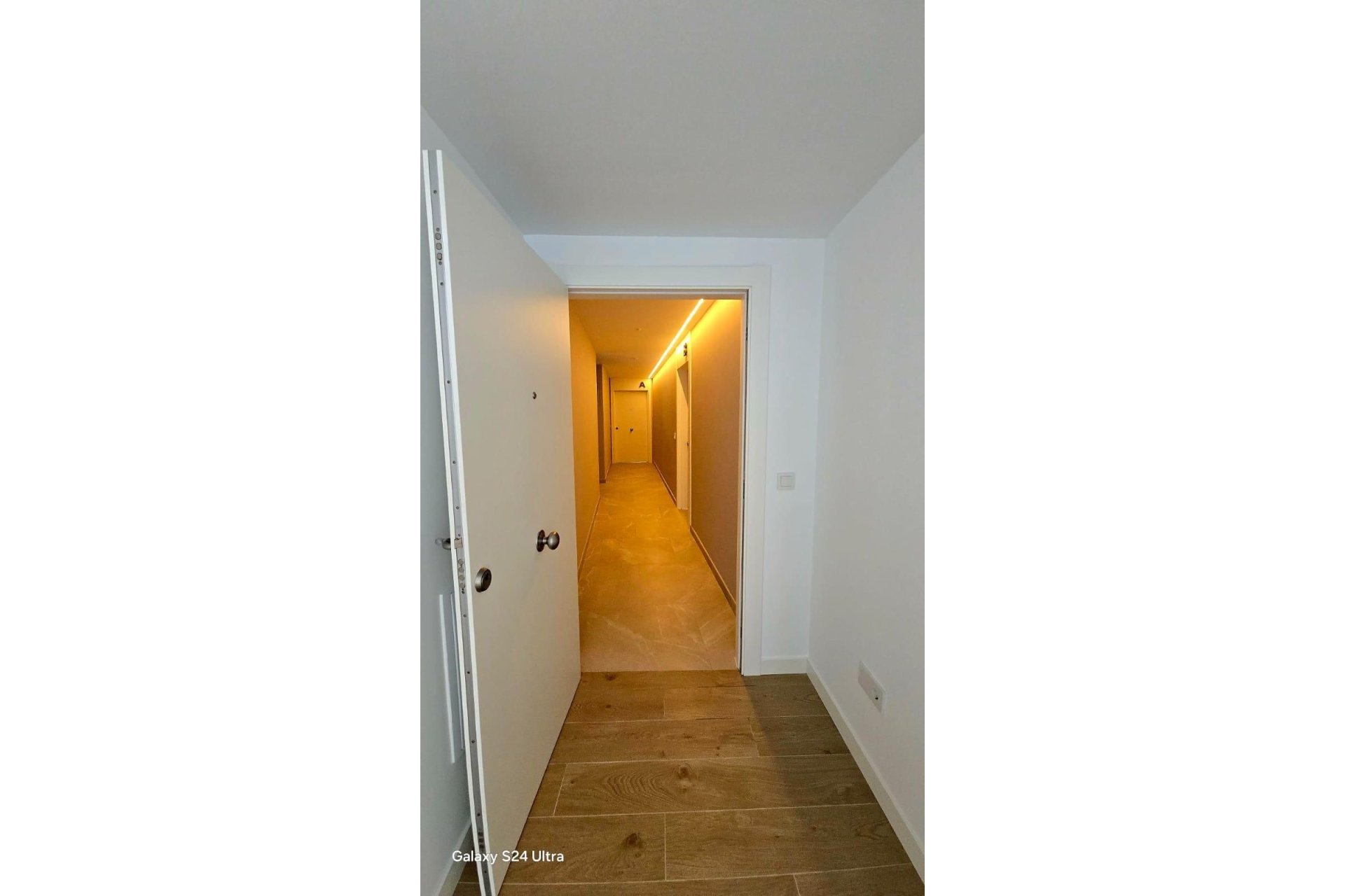 Resale - Apartment - Middle Floor Apartment - Estepona - Estepona Centro