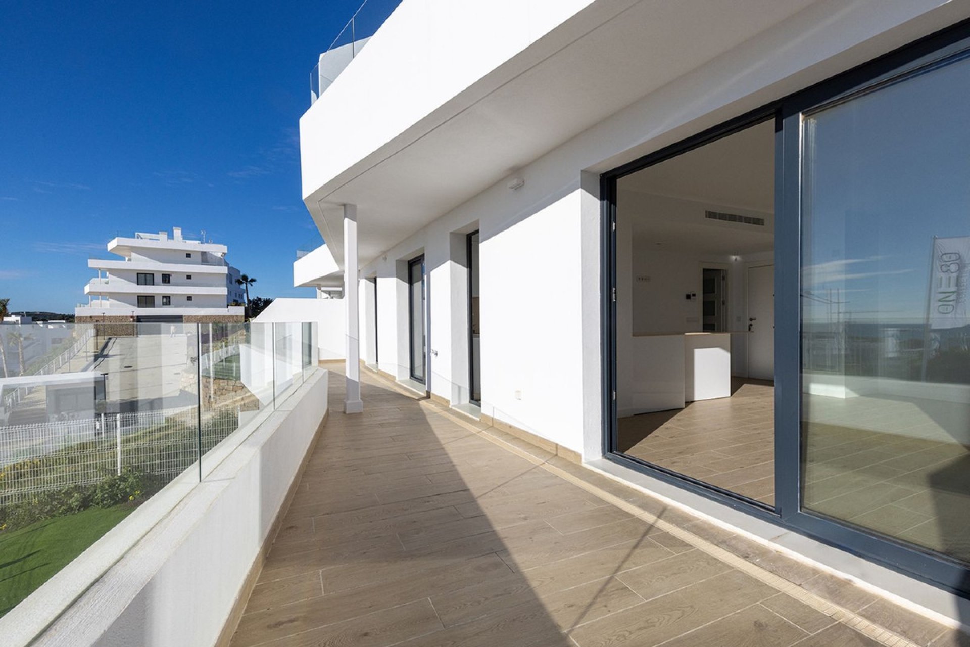 Resale - Apartment - Middle Floor Apartment - Estepona - Estepona Centro