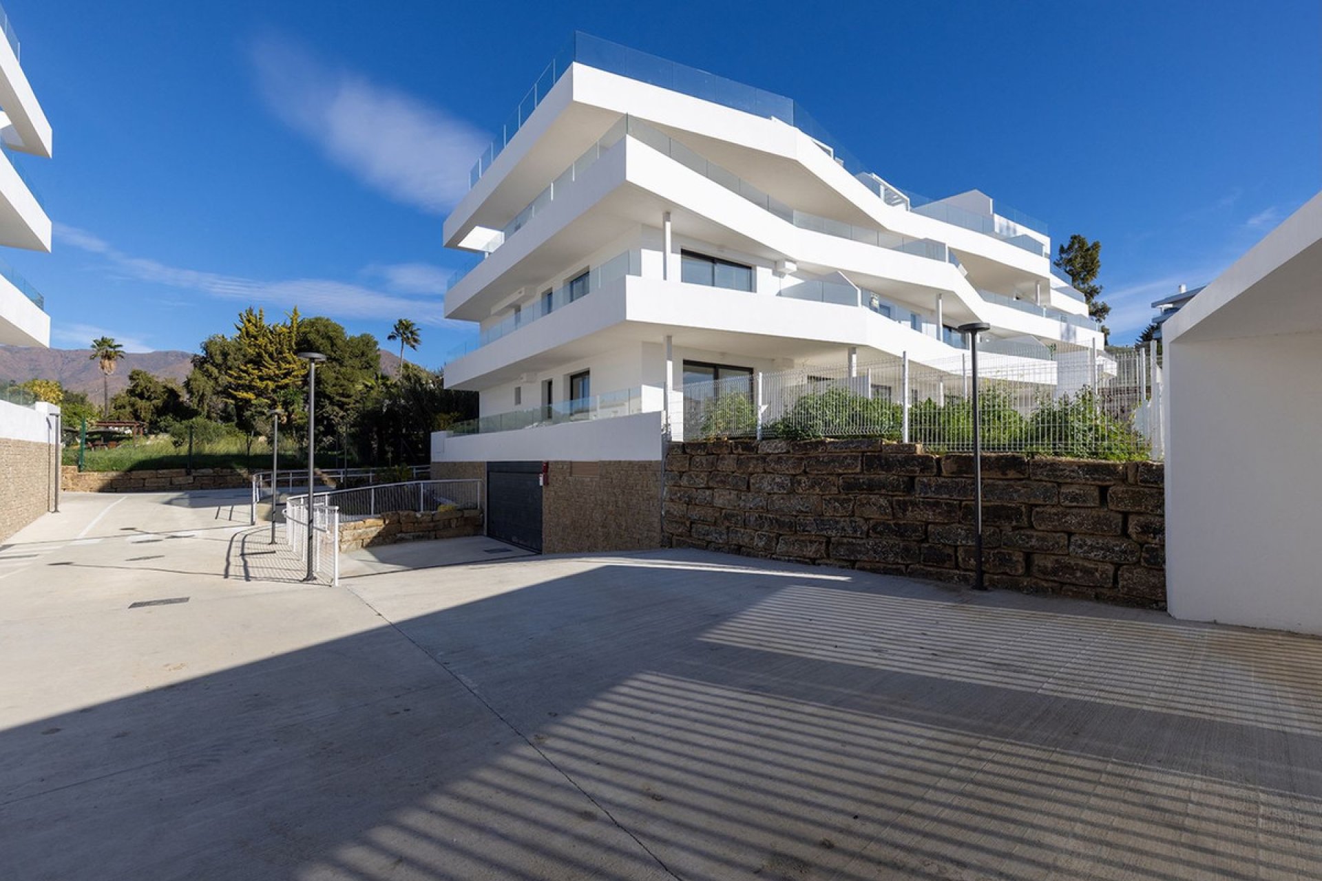 Resale - Apartment - Middle Floor Apartment - Estepona - Estepona Centro