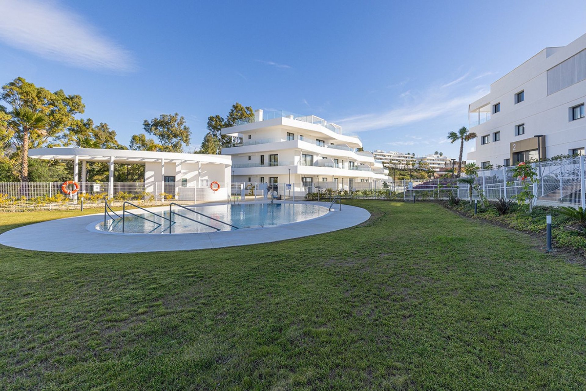 Resale - Apartment - Middle Floor Apartment - Estepona - Estepona Centro