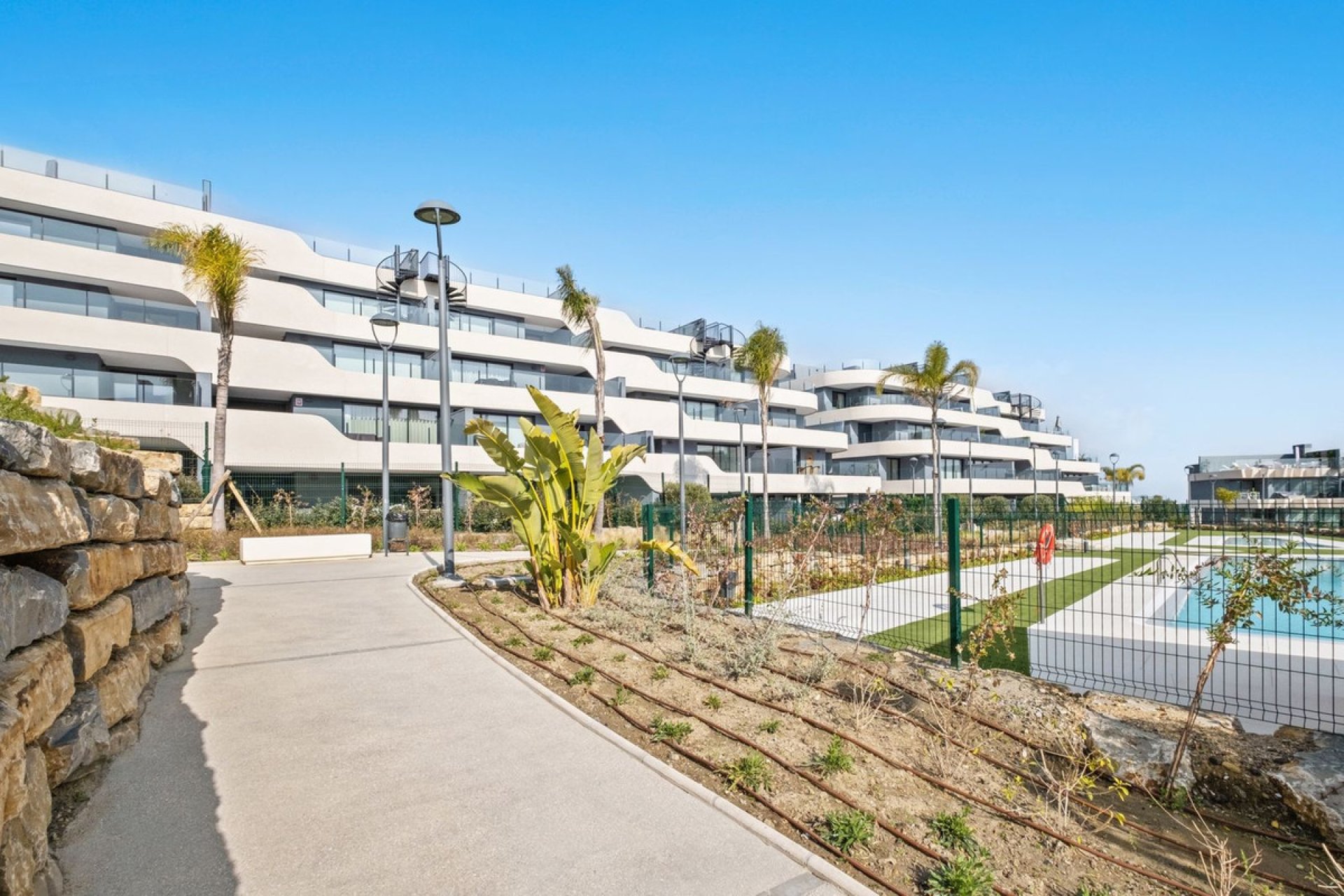 Resale - Apartment - Middle Floor Apartment - Estepona - Estepona Centro