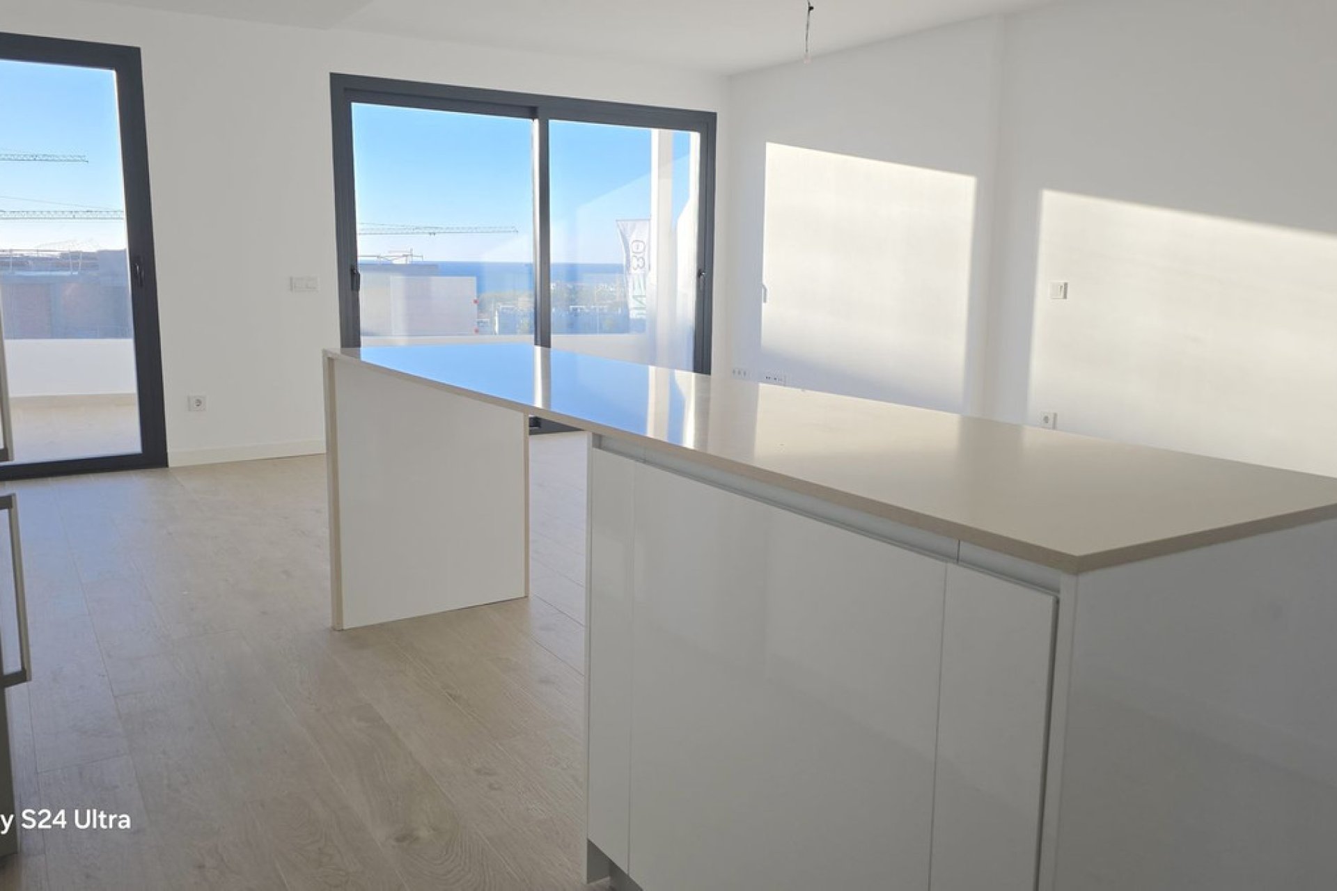 Resale - Apartment - Middle Floor Apartment - Estepona - Estepona Centro