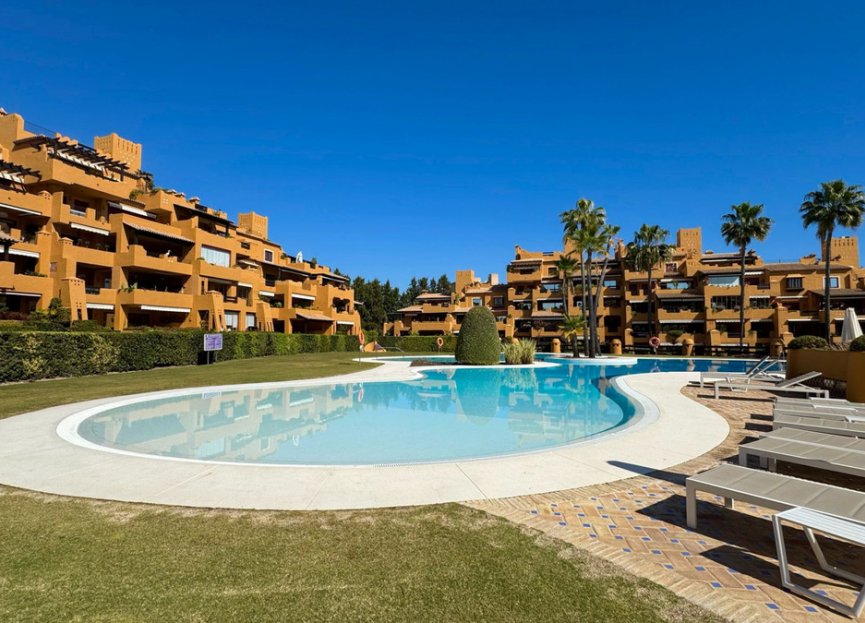 Resale - Apartment - Middle Floor Apartment - Estepona - Estepona Centro