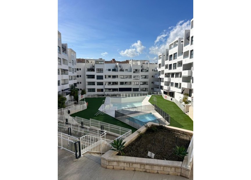 Resale - Apartment - Middle Floor Apartment - Estepona - Estepona Centro