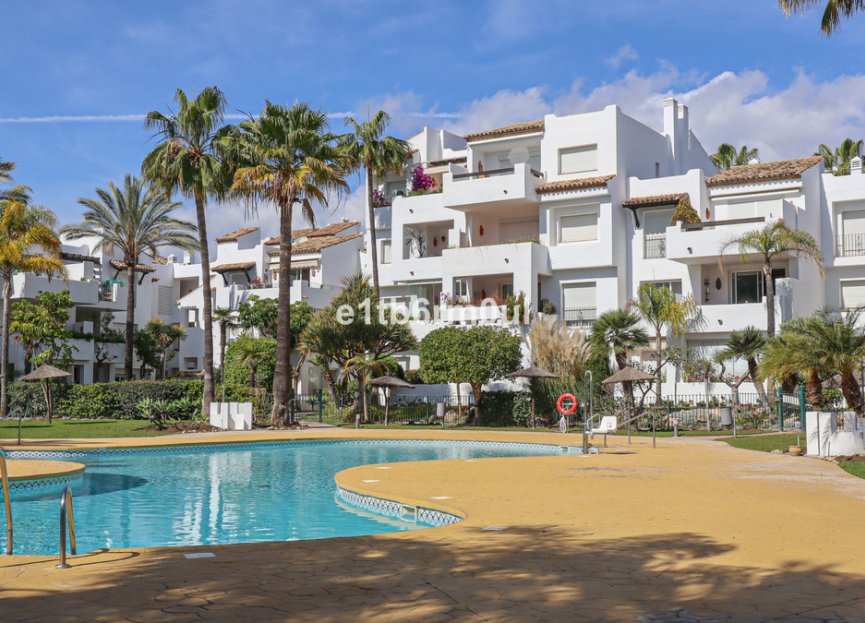 Resale - Apartment - Middle Floor Apartment - Estepona - Estepona Centro