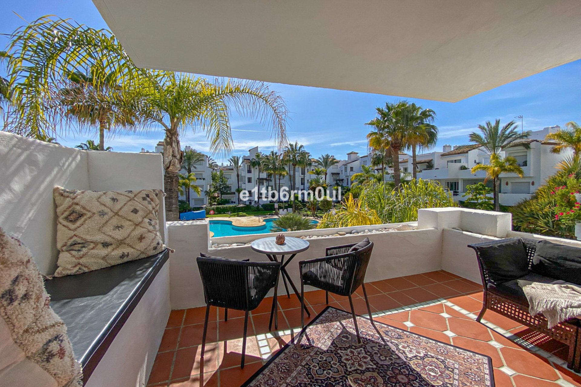 Resale - Apartment - Middle Floor Apartment - Estepona - Estepona Centro