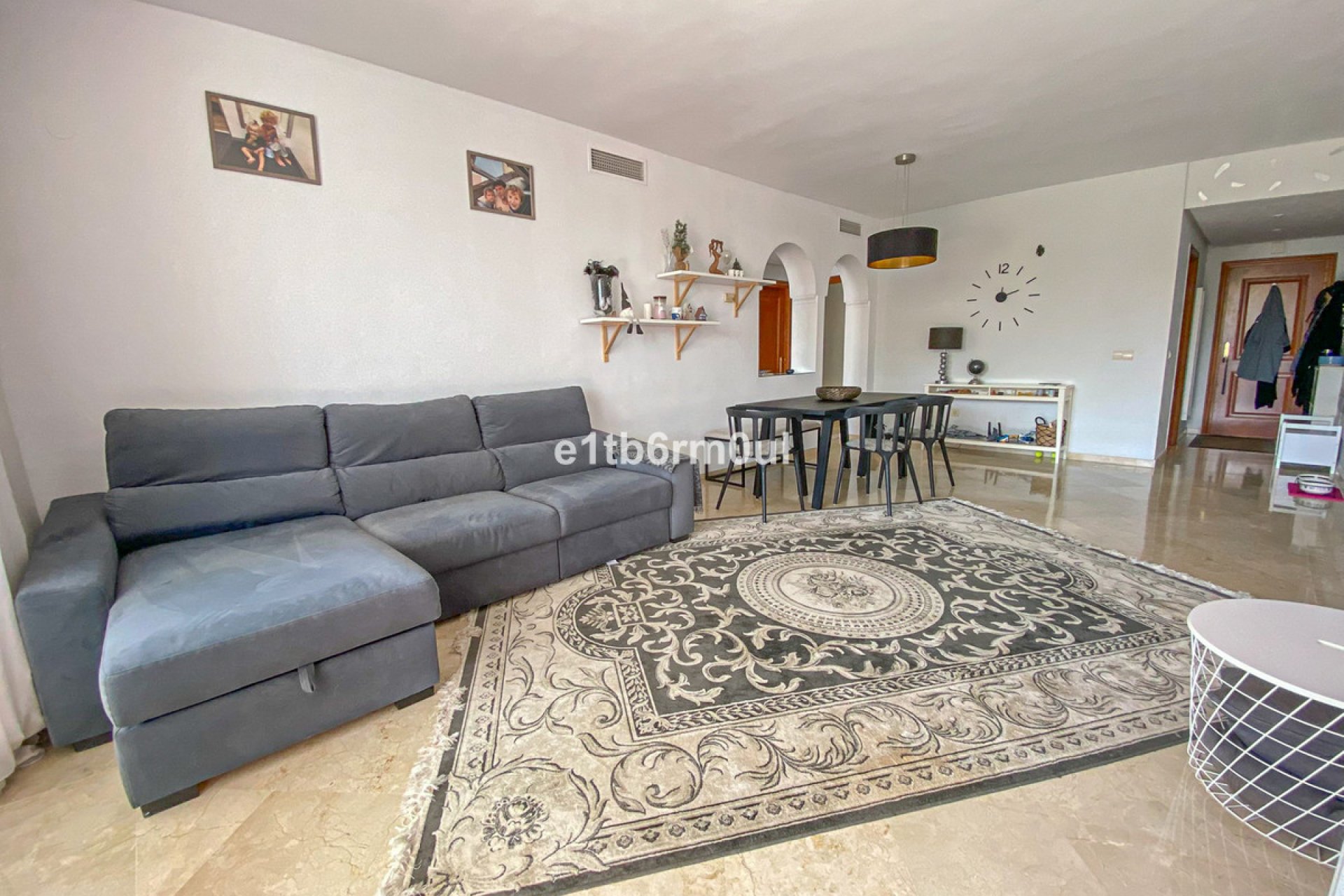 Resale - Apartment - Middle Floor Apartment - Estepona - Estepona Centro