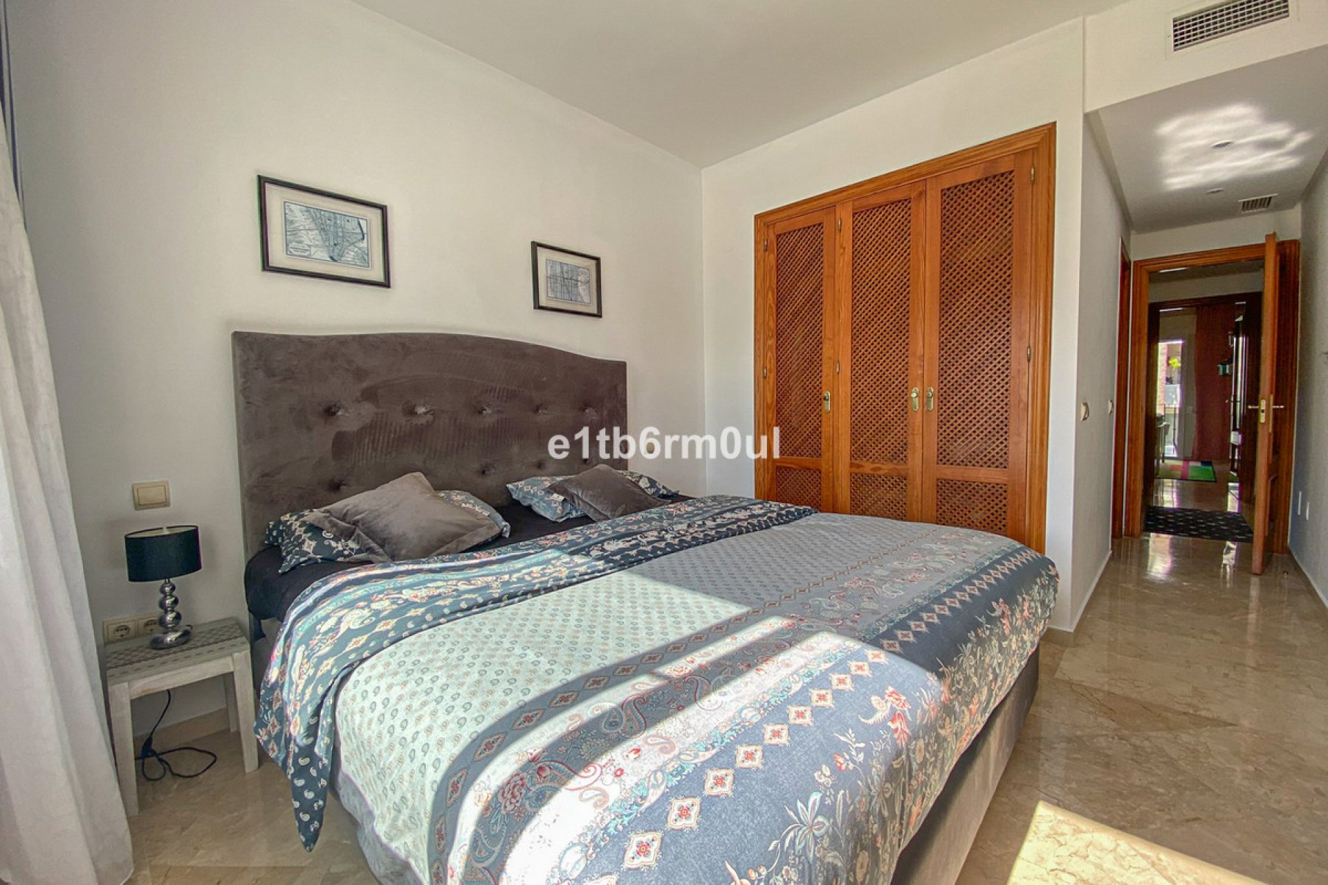 Resale - Apartment - Middle Floor Apartment - Estepona - Estepona Centro