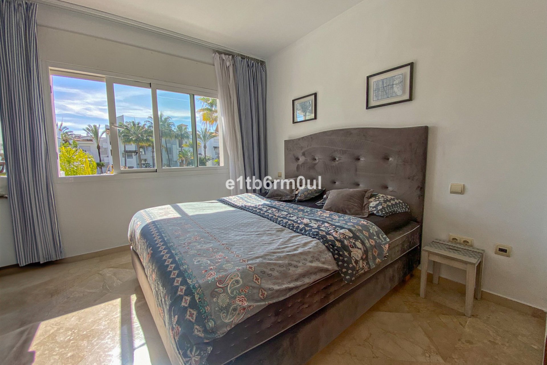 Resale - Apartment - Middle Floor Apartment - Estepona - Estepona Centro