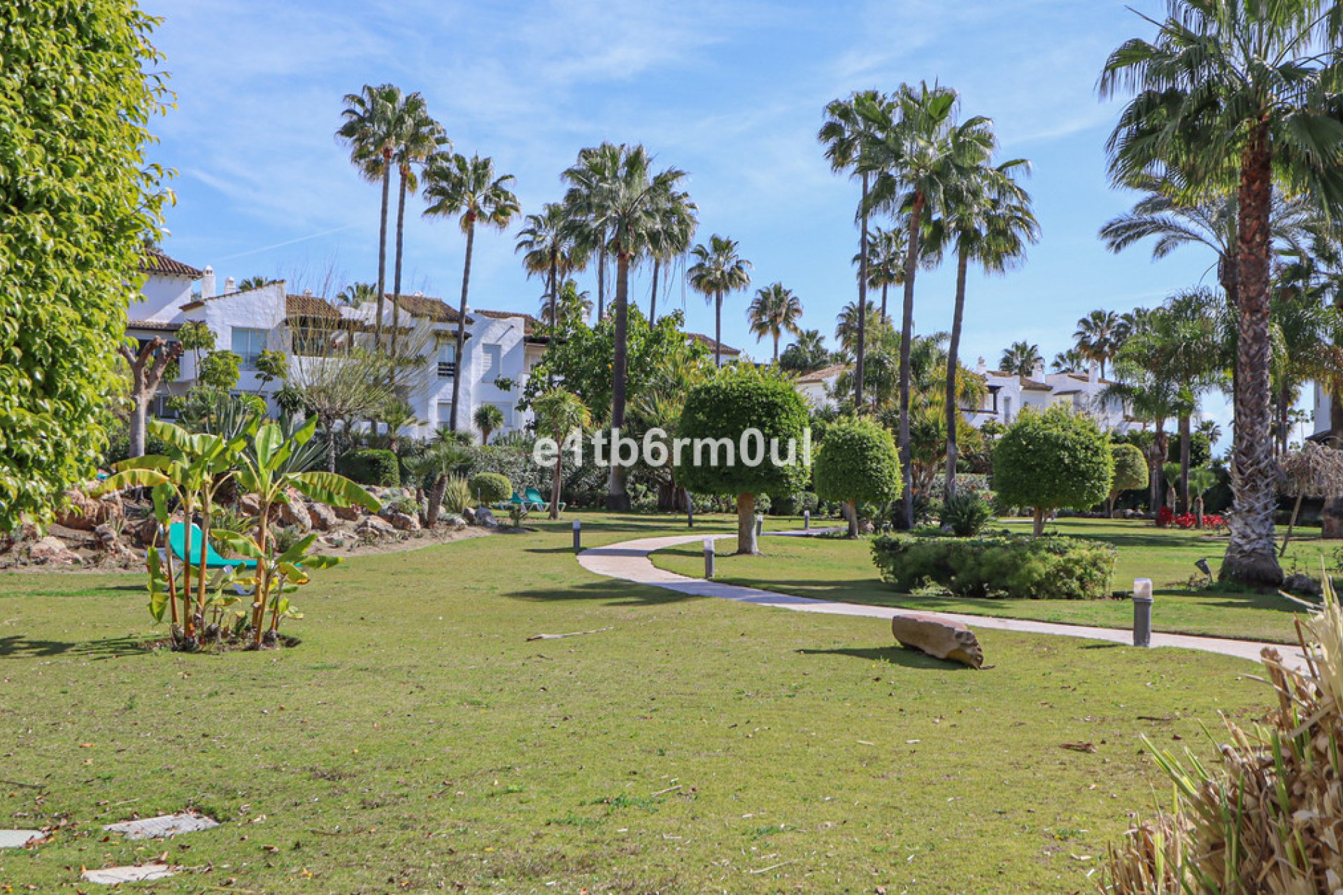 Resale - Apartment - Middle Floor Apartment - Estepona - Estepona Centro