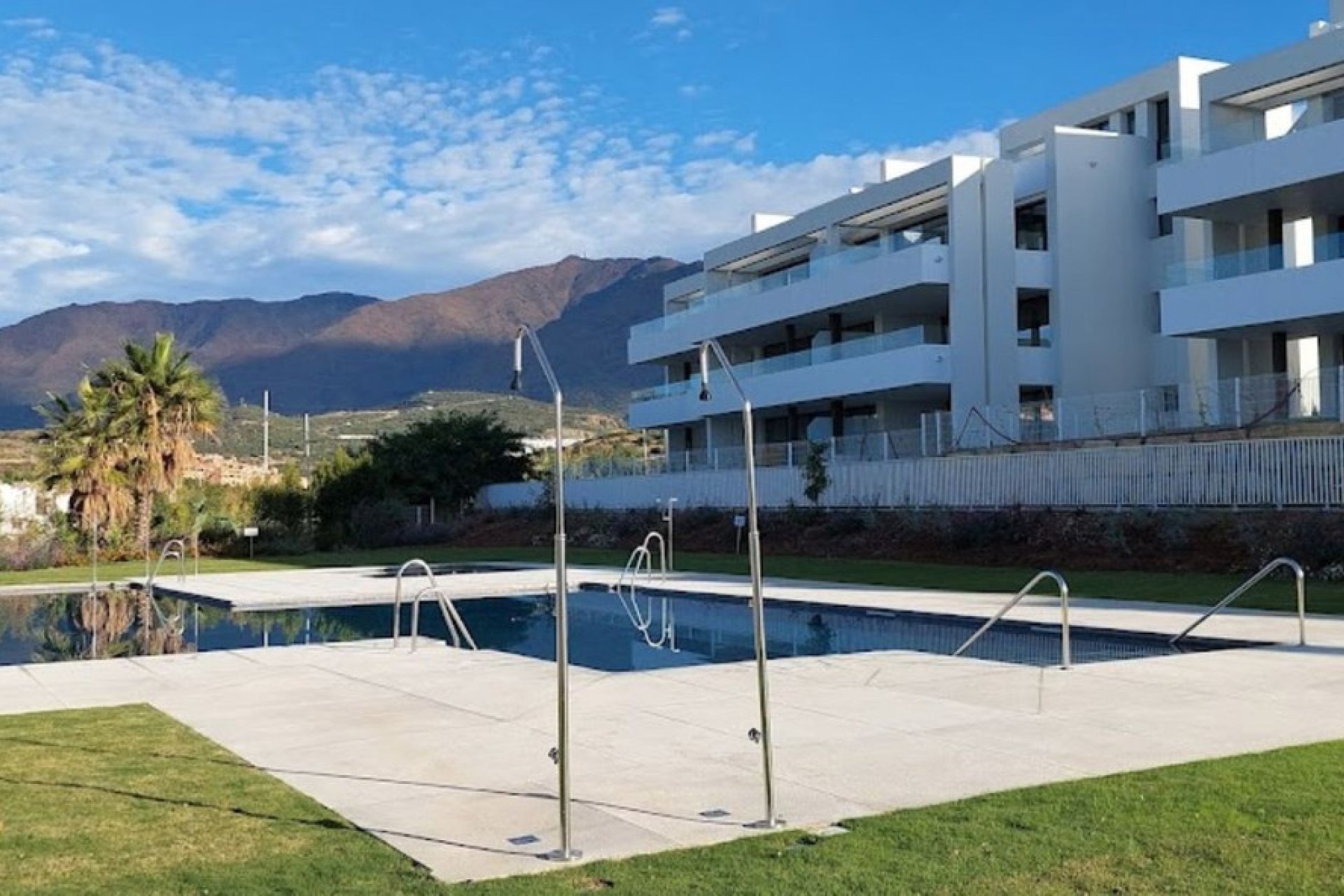 Resale - Apartment - Middle Floor Apartment - Estepona - Estepona Centro