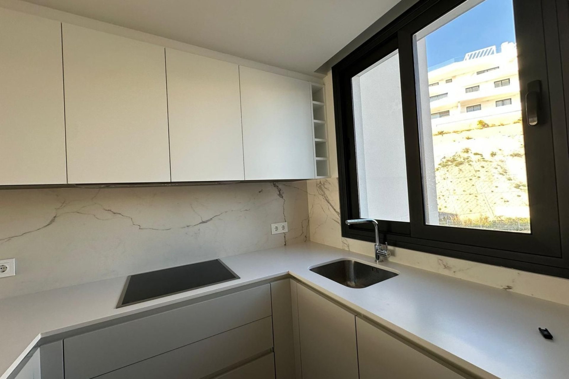 Resale - Apartment - Middle Floor Apartment - Estepona - Estepona Centro