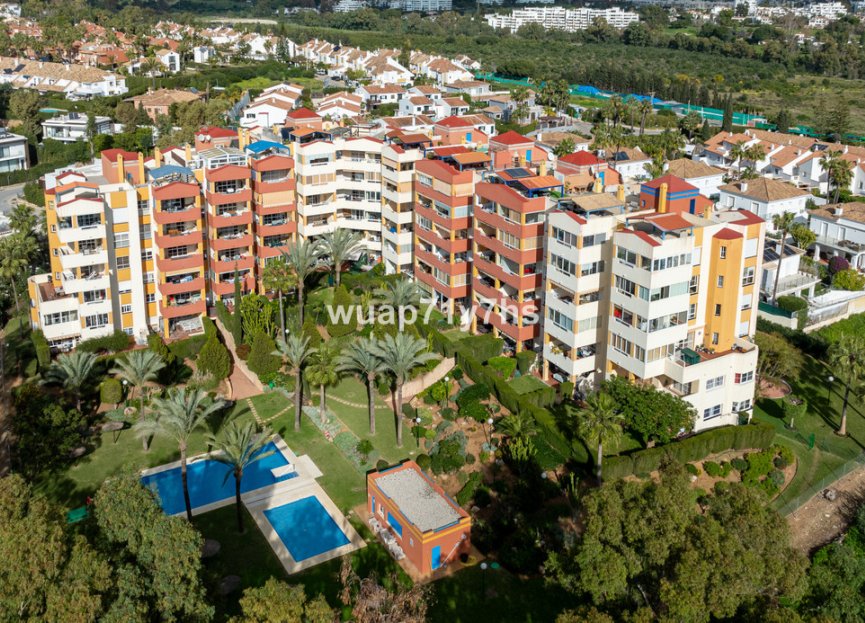 Resale - Apartment - Middle Floor Apartment - Estepona - Estepona Centro