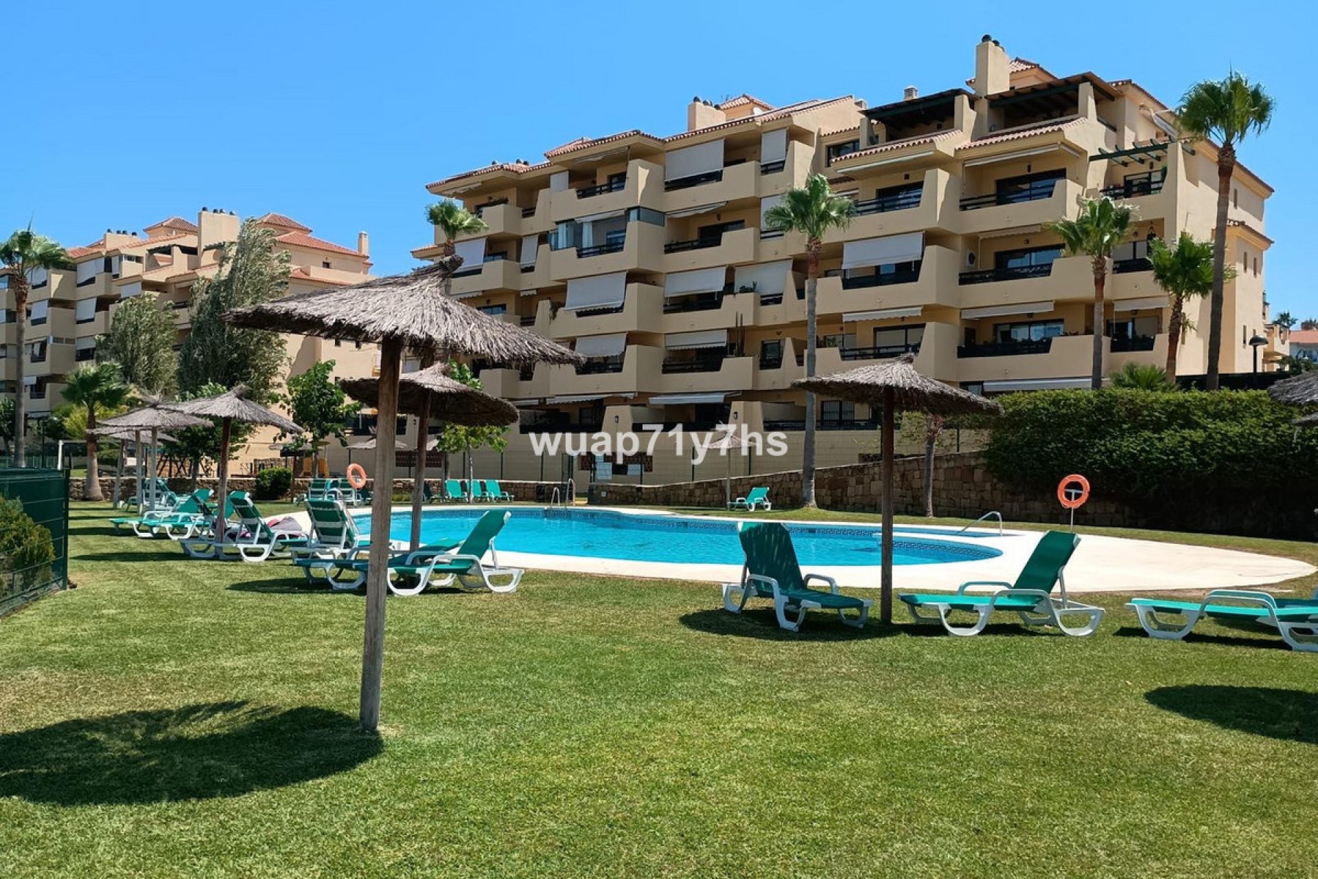 Resale - Apartment - Middle Floor Apartment - Estepona - Estepona Centro