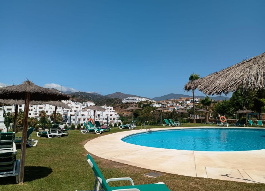 Resale - Apartment - Middle Floor Apartment - Estepona - Estepona Centro