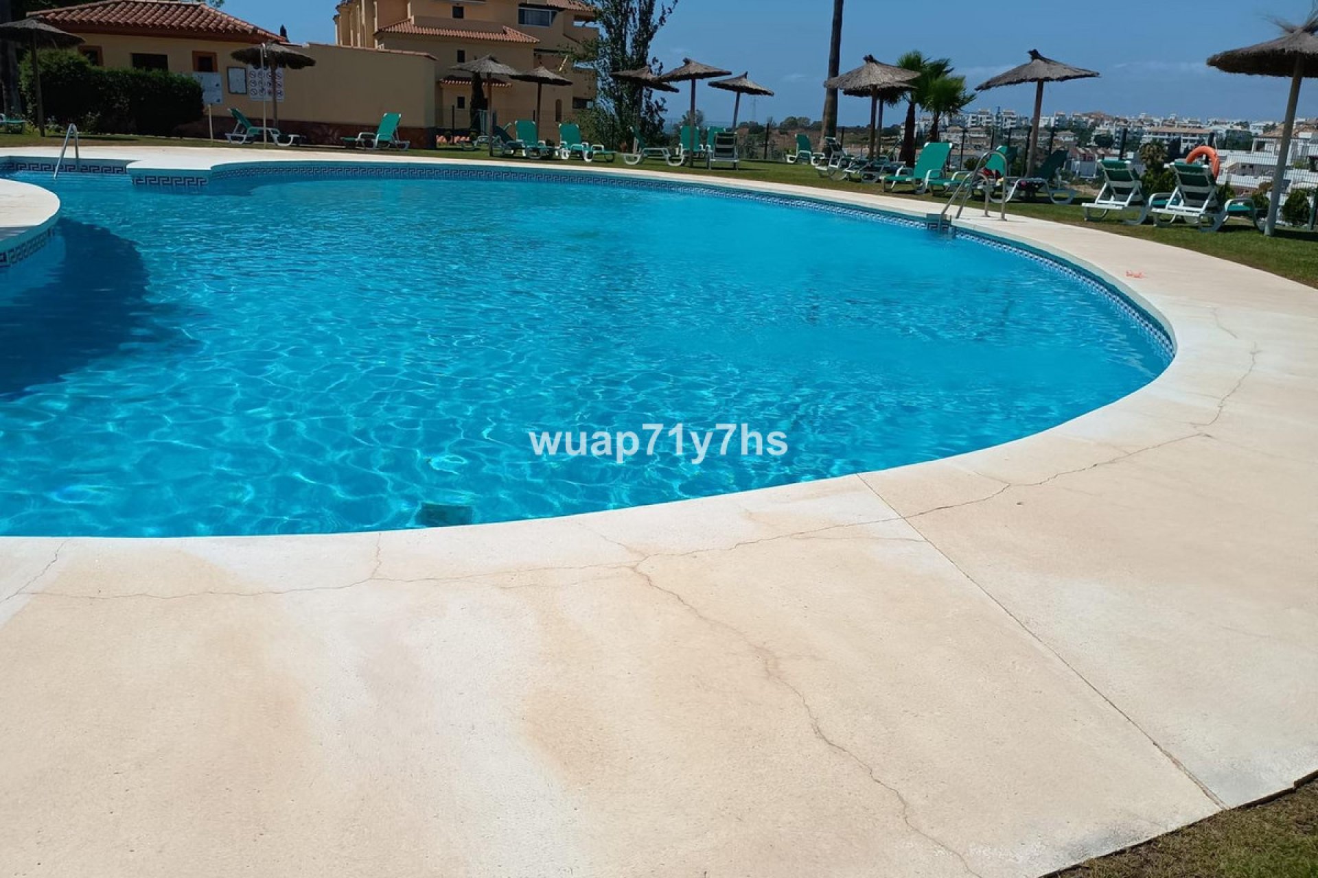 Resale - Apartment - Middle Floor Apartment - Estepona - Estepona Centro