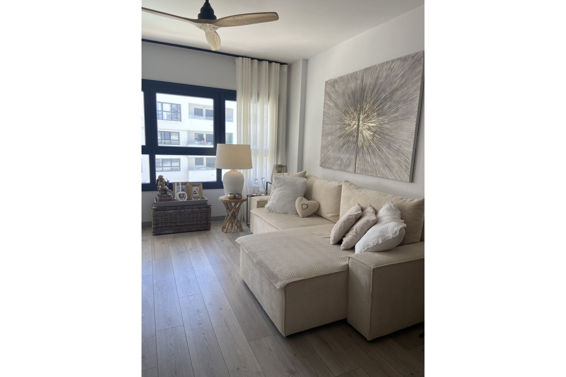 Resale - Apartment - Middle Floor Apartment - Estepona - Estepona Centro