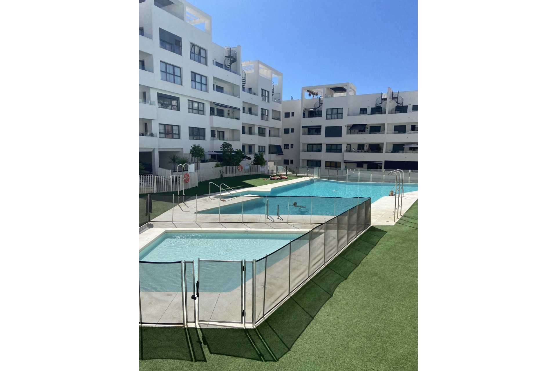 Resale - Apartment - Middle Floor Apartment - Estepona - Estepona Centro